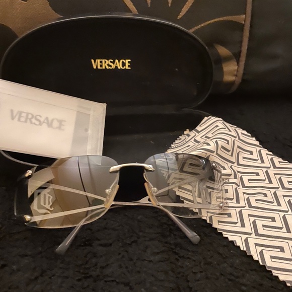 Versace wrap around sunglasses - Picture 1 of 7